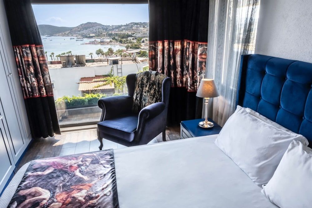 undefined Art & Interiors 4