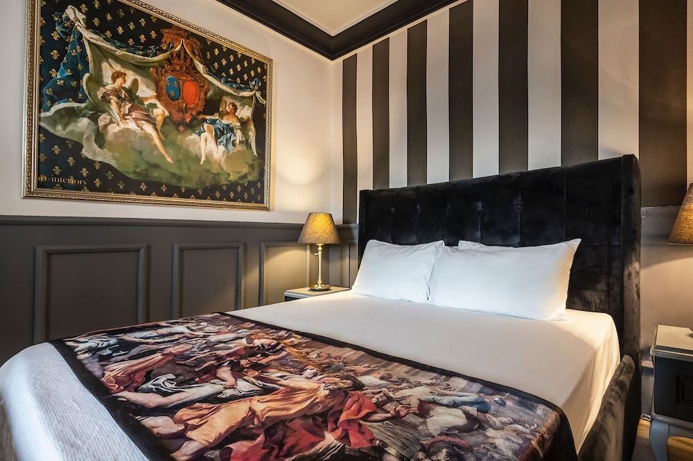 Art & Interiors Classic Room 3