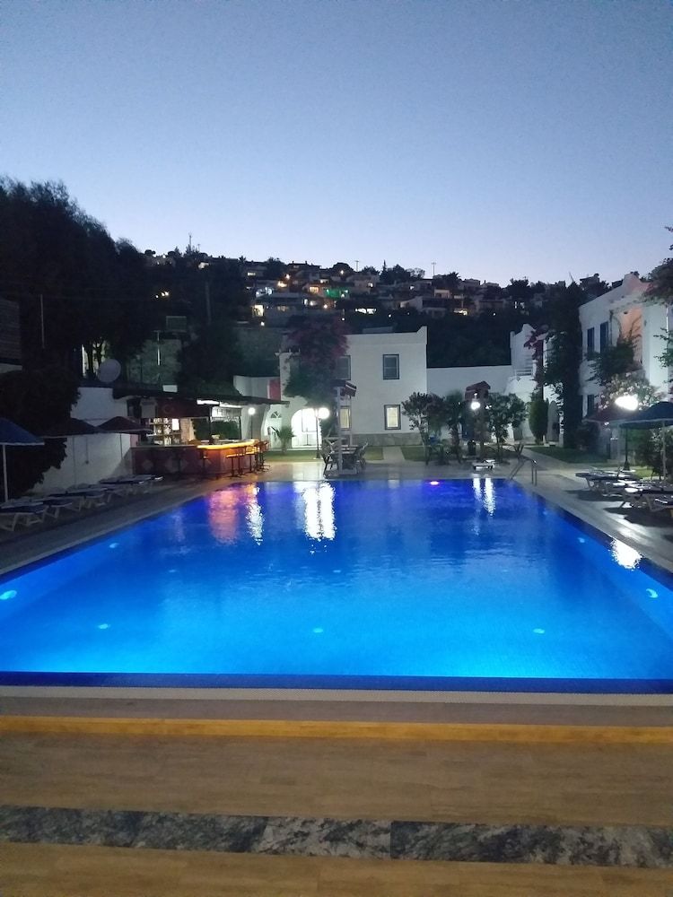 undefined PARADISE APART HOTEL 3