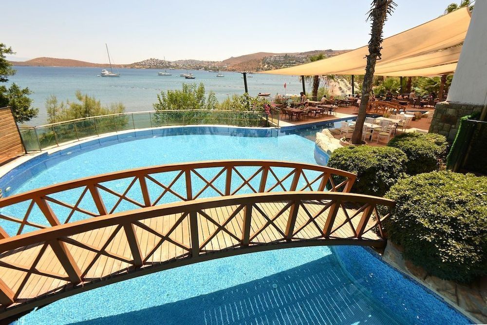 undefined Palmet Middle Town Beach Hotel 5