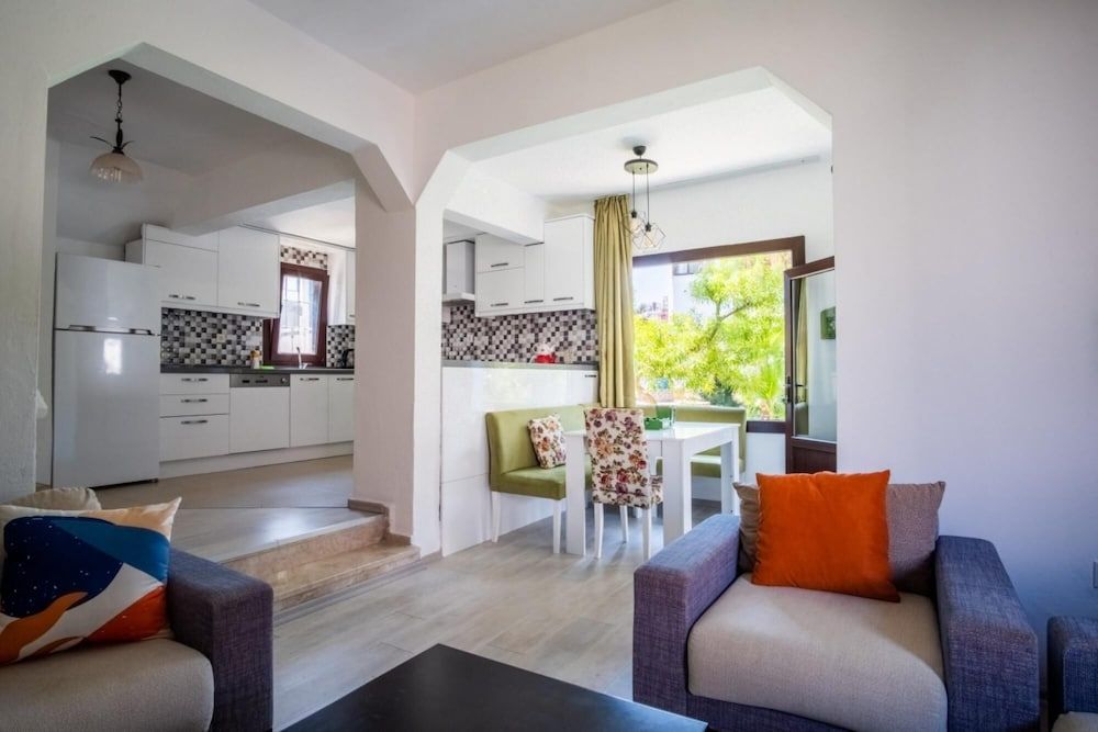 undefined Astonishing Villa With Pool Near Tilkicik Bay 6