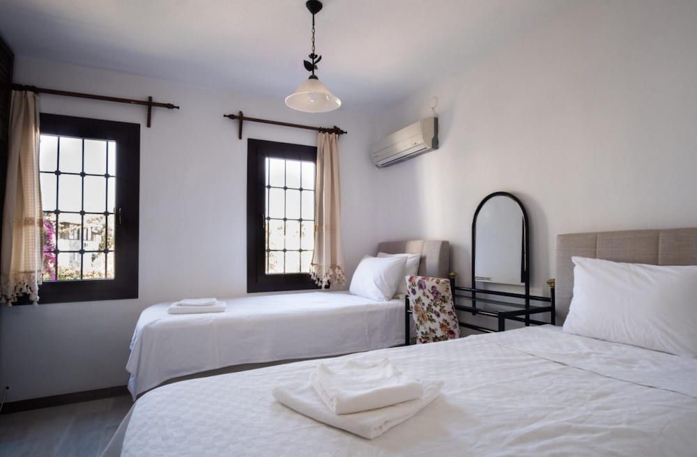 undefined Astonishing Villa With Pool Near Tilkicik Bay 10