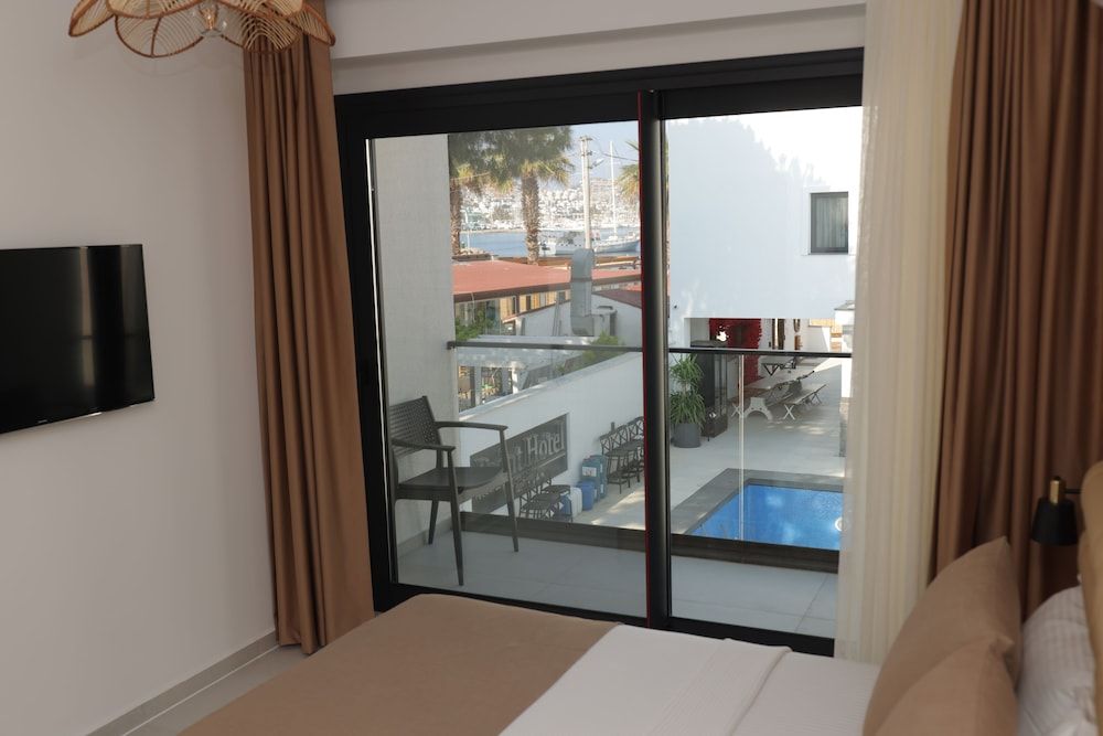 Blue Point Hotel Deluxe Double or Twin Room 4