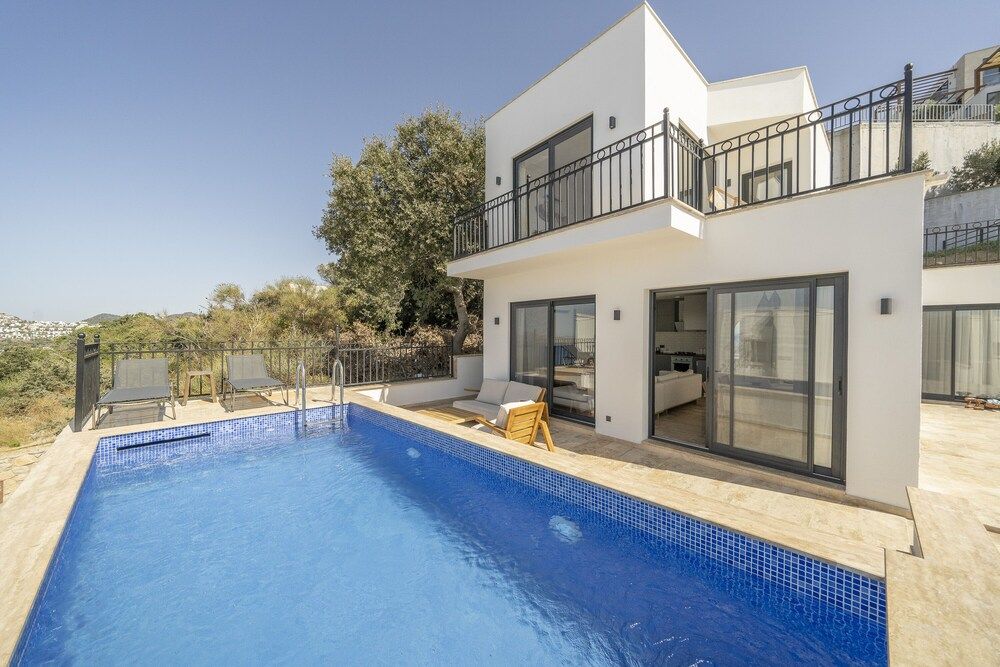 3 Bedroom Villa With Private Pool 10 Minutes Away From Yalikavak