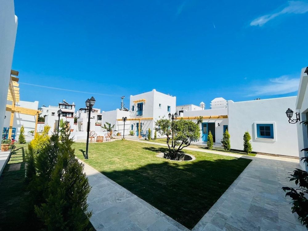 undefined Jakaranda Unique Apart 3