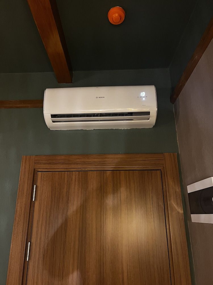 Dolphin Park Hotel Deluxe Double or Twin Room 15