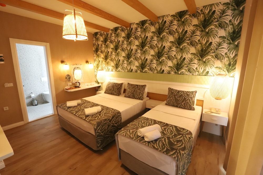 Dolphin Park Hotel Deluxe Double or Twin Room 4