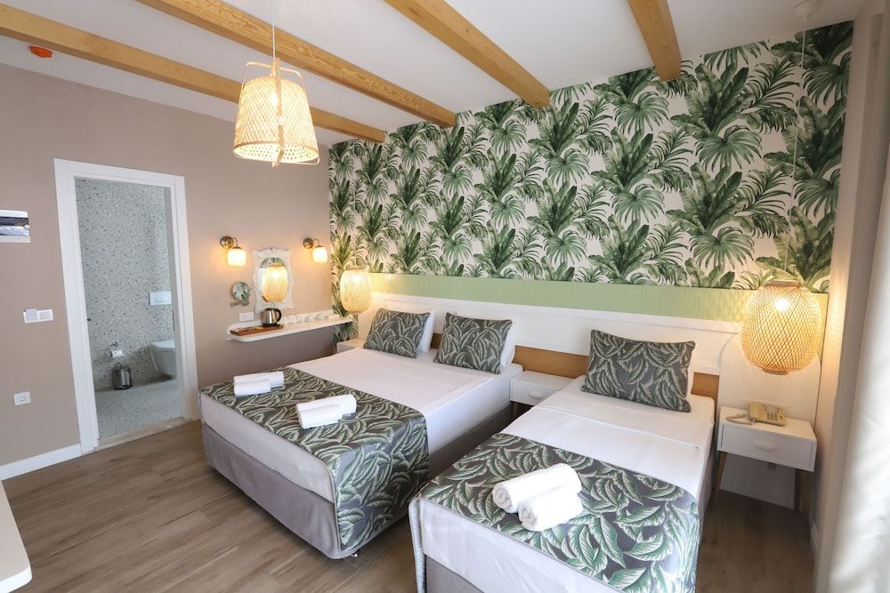 Dolphin Park Hotel Deluxe Double or Twin Room 2