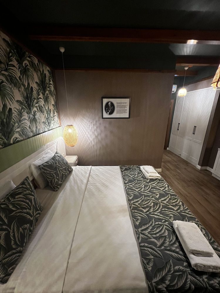 Dolphin Park Hotel Deluxe Double or Twin Room 10