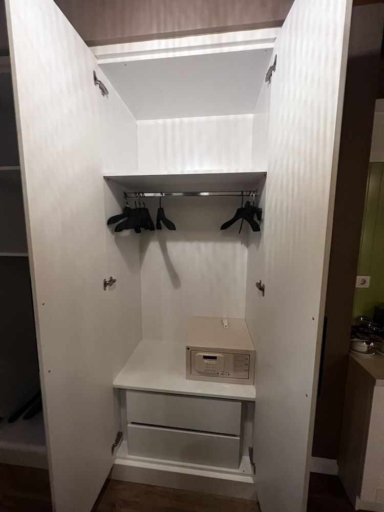 Dolphin Park Hotel Deluxe Double or Twin Room 21