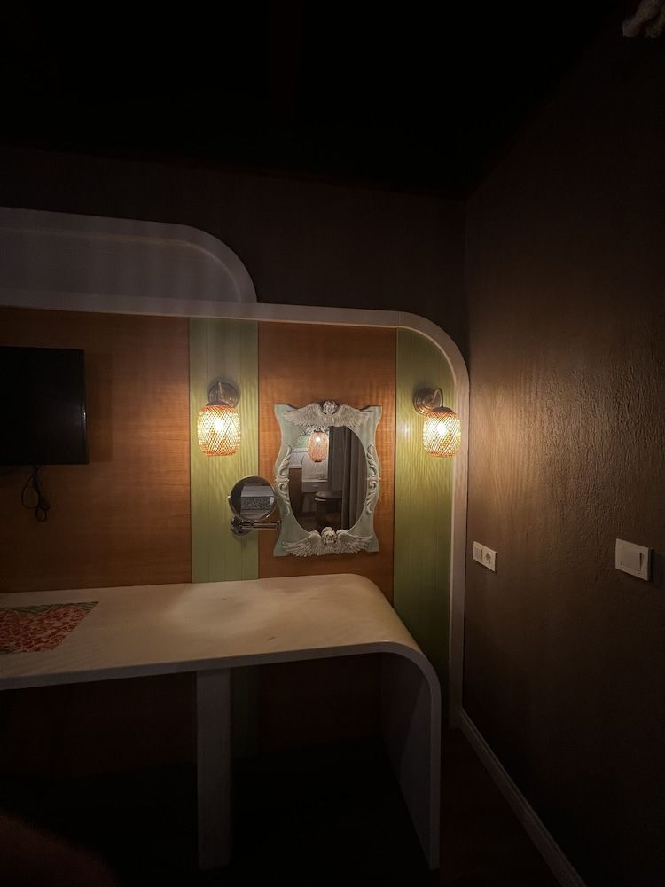 Dolphin Park Hotel Deluxe Double or Twin Room 19