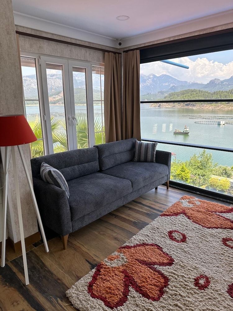 Dolphin Boutique Hotel & Restaurant Quadruple Room 2