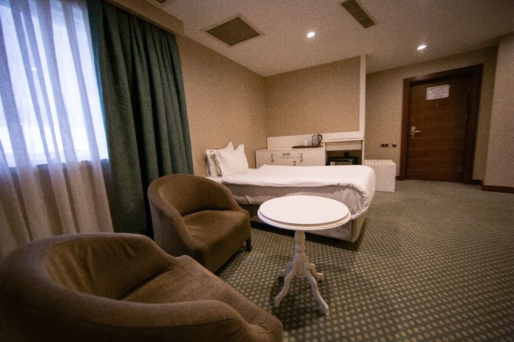 Nevali Hotel Family Quadruple Room 11