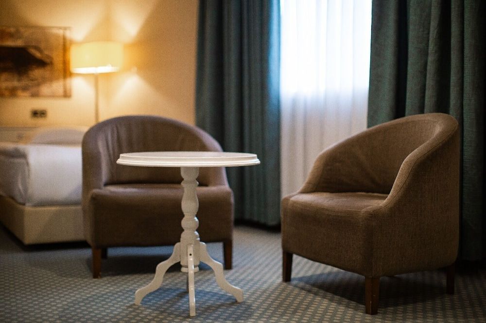 Nevali Hotel Family Quadruple Room 13