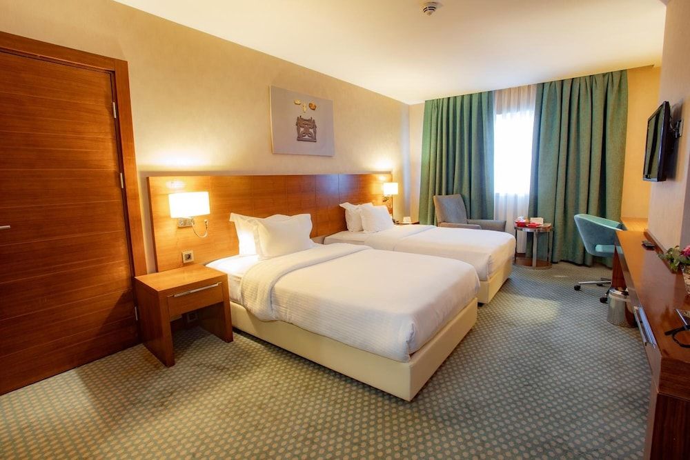 Nevali Hotel Deluxe Twin Room 3