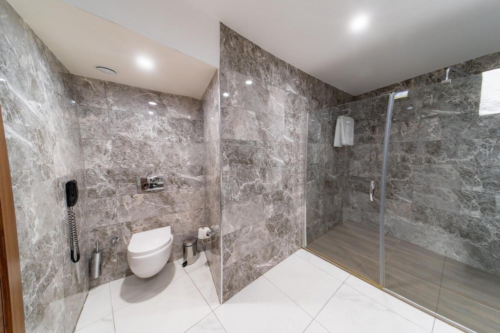 Nevali Hotel Deluxe Single Room 4