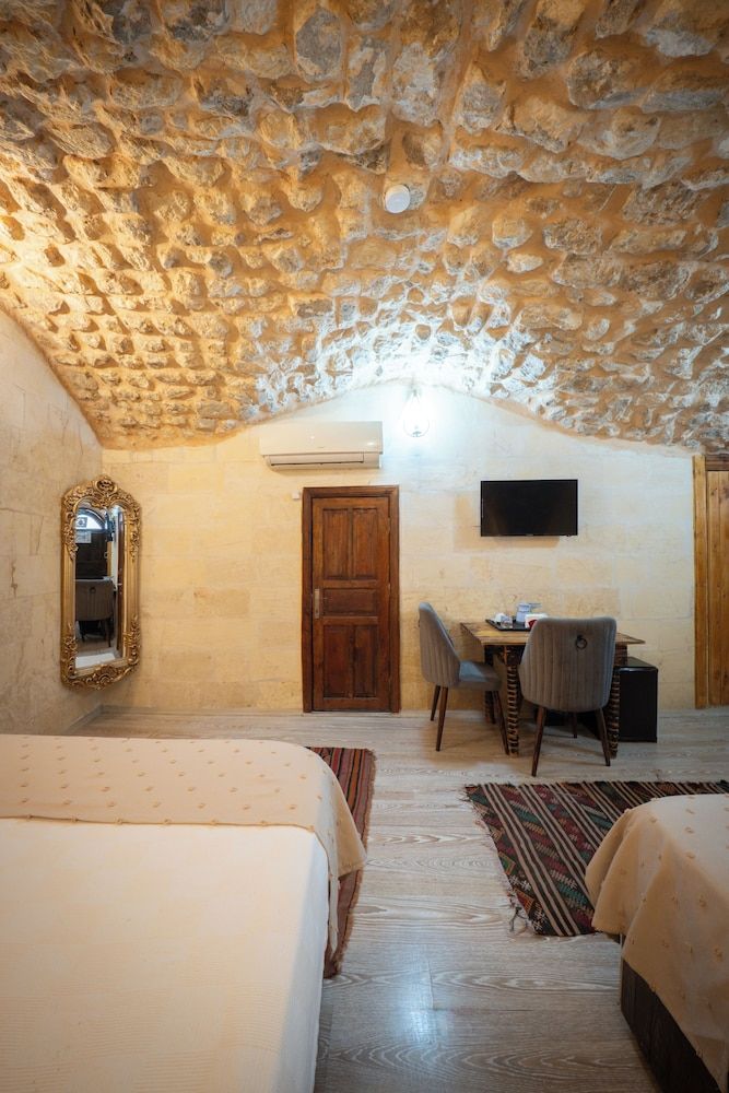 Karagül Otel Luxury Quadruple Room 2