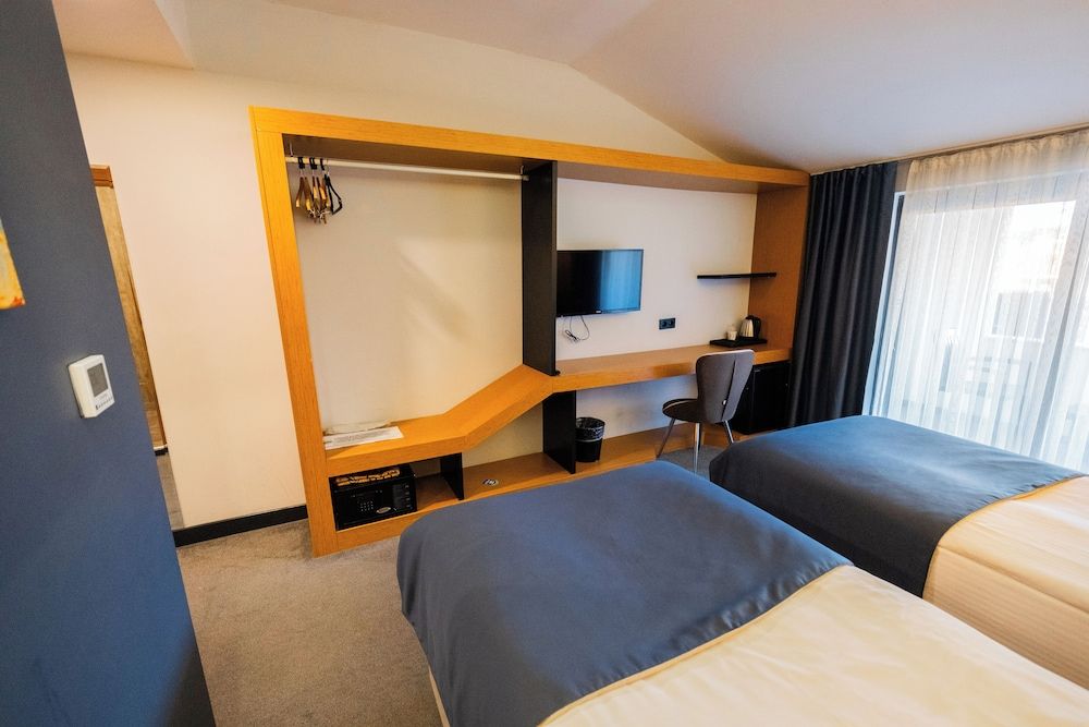 Roof 264 Hotel and Suites Deluxe Double or Twin Room, 1 Bedroom, Balcony, City View 8