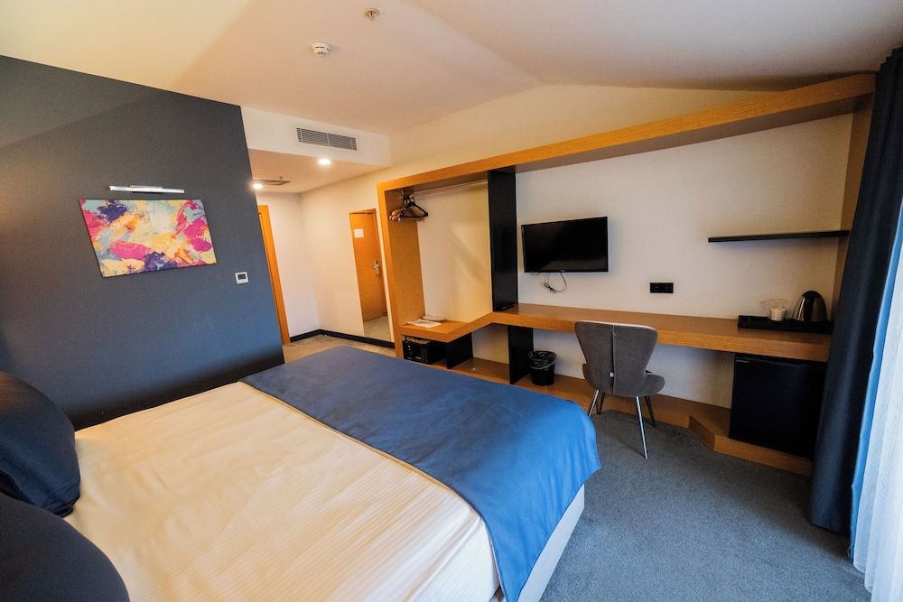 Roof 264 Hotel and Suites Economy Double or Twin Room, 1 Bedroom, Non Smoking, No Windows 3