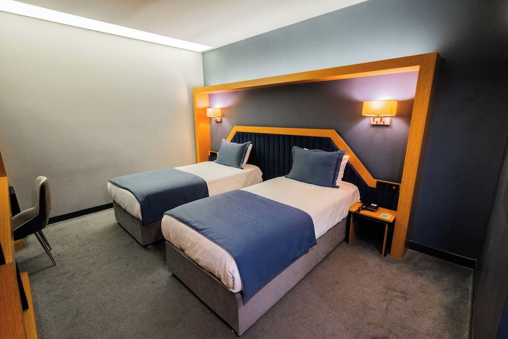 Roof 264 Hotel and Suites Economy Double or Twin Room, 1 Bedroom, Non Smoking, No Windows 4