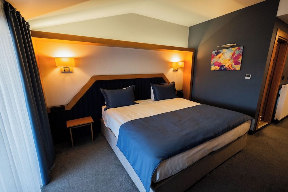 Roof 264 Hotel and Suites Deluxe Double or Twin Room, 1 Bedroom, Balcony, City View 6