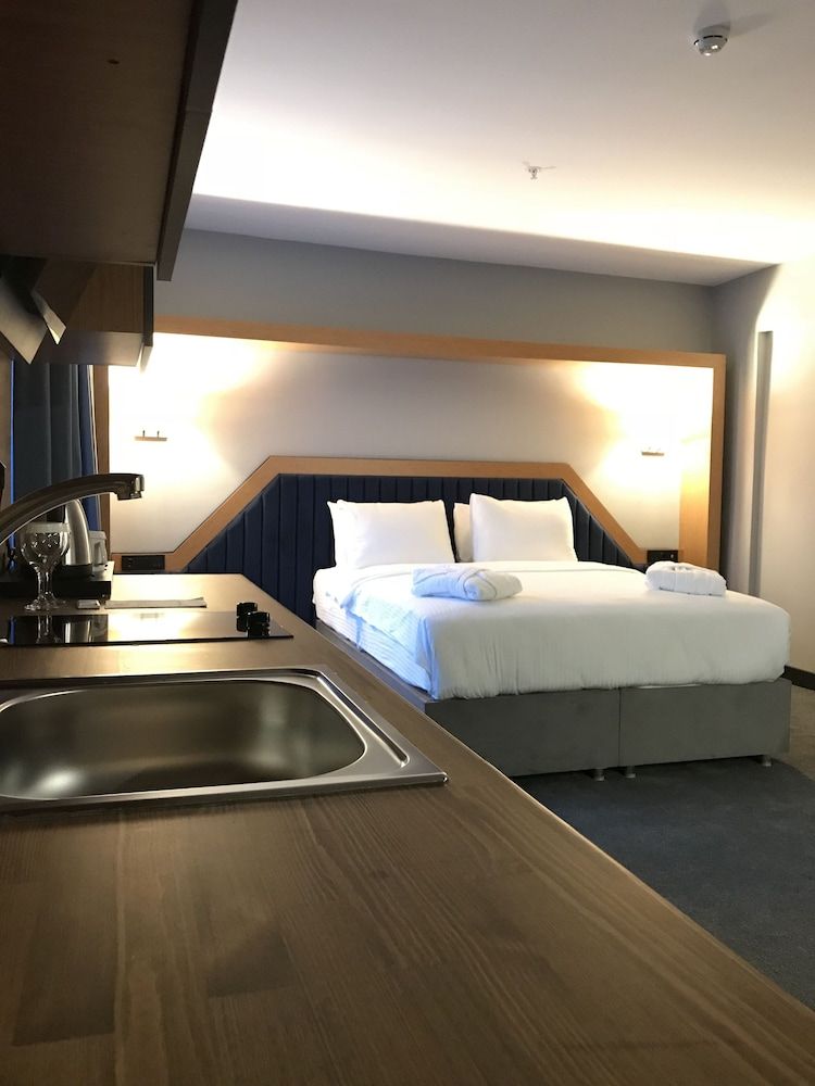 Roof 264 Hotel and Suites Junior Suite, Balcony 3