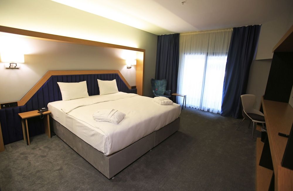 Roof 264 Hotel and Suites Deluxe Double or Twin Room, 1 Bedroom, Balcony, City View 4