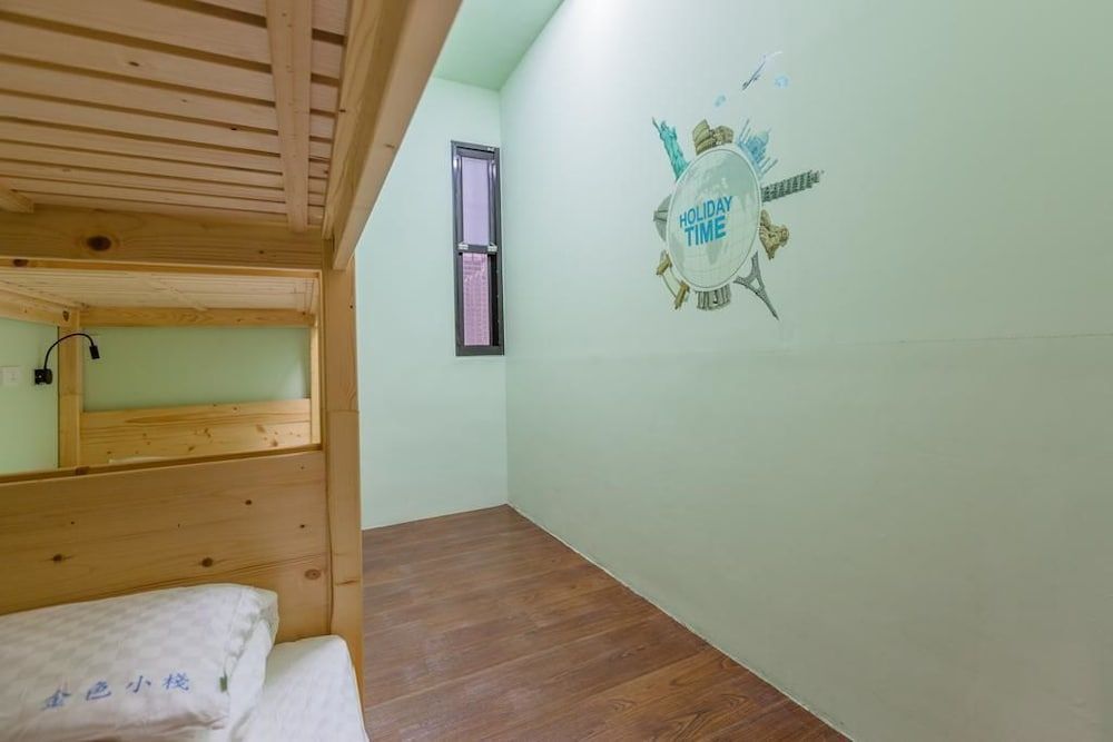 GoldenHouse Hostel Comfort Shared Dormitory, Men only, Non Smoking 2