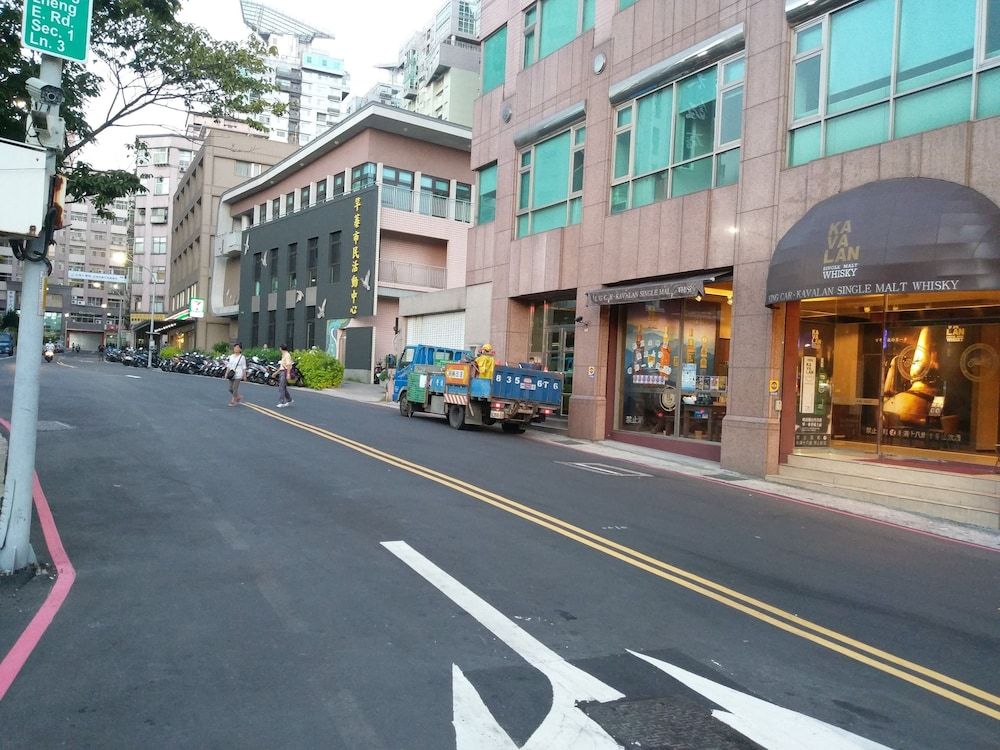 undefined Vanilla Inn 4