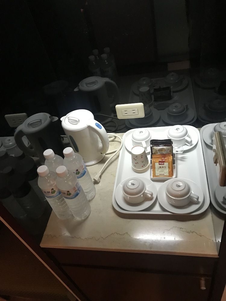 undefined Gin Lon Lake motel 8