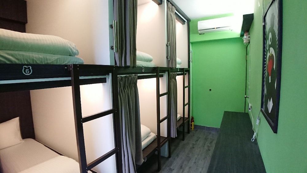 Hey Bear B&B Jiufen Comfort Bed in 6-Bed Mixed Dormitory Room (Green)