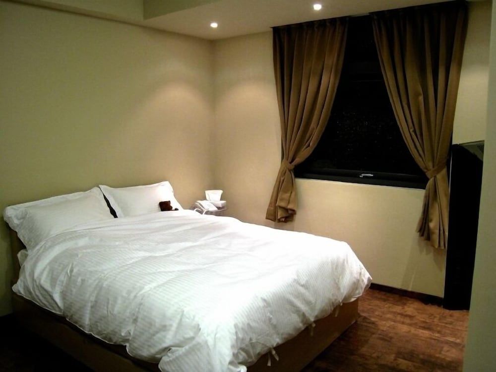 undefined J.F Sleepless Ones Garden Hotel 8