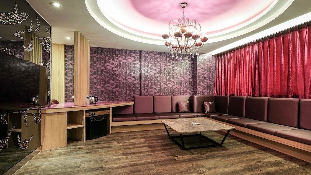 Surreal Motel - Lujhou Branch Quadruple Room 3