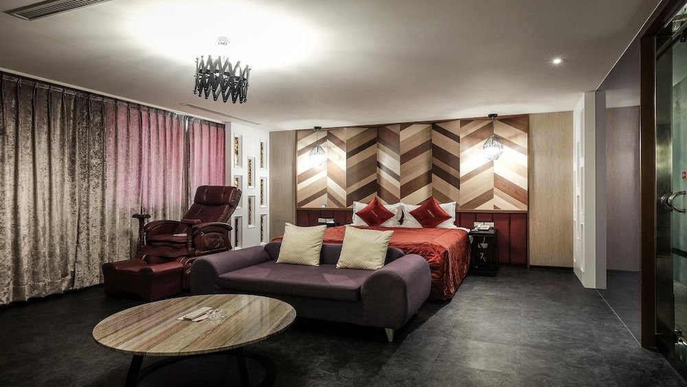 undefined Surreal Motel - Lujhou Branch 8