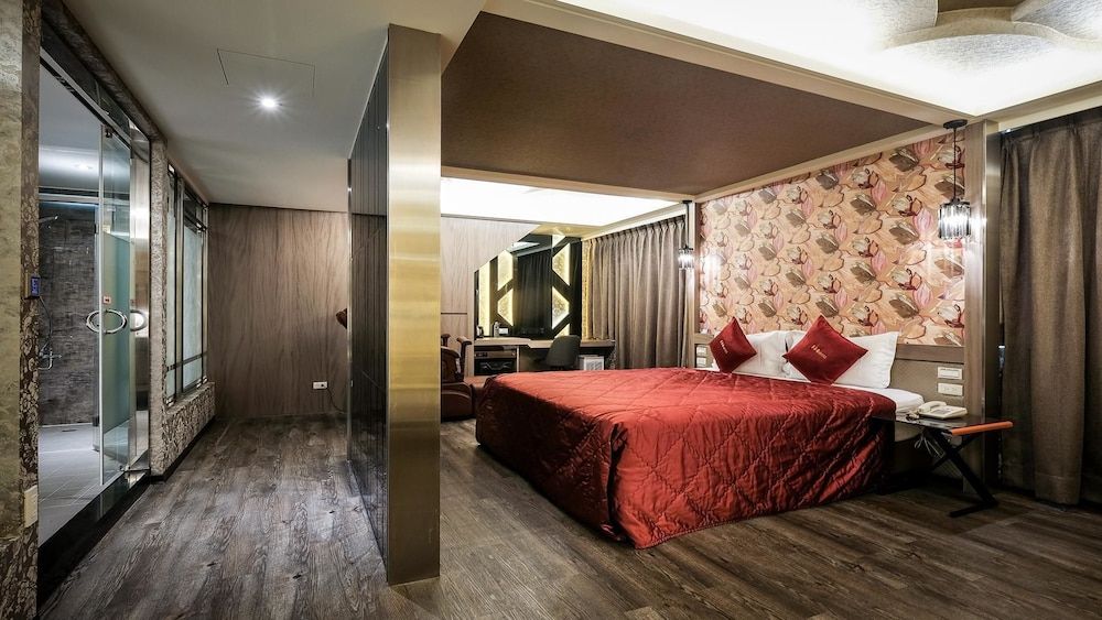 undefined Surreal Motel - Lujhou Branch 3