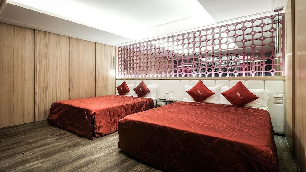 Surreal Motel - Lujhou Branch Quadruple Room 2