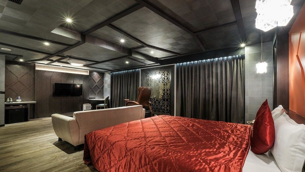 undefined Surreal Motel - Lujhou Branch 6