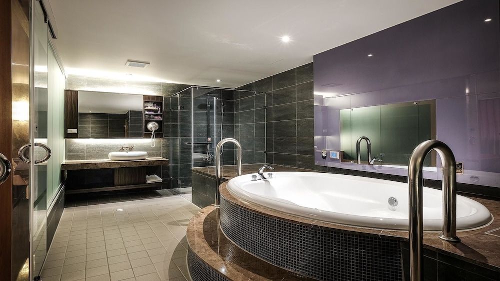 undefined Surreal Motel - Lujhou Branch 9