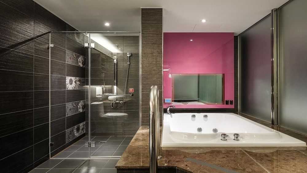 Surreal Motel - Lujhou Branch Quadruple Room 4