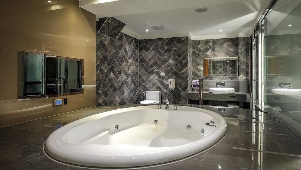 undefined Surreal Motel - Lujhou Branch 10