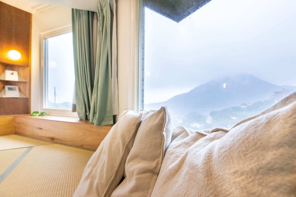 undefined OwlStay Jiufen Green Ray 8