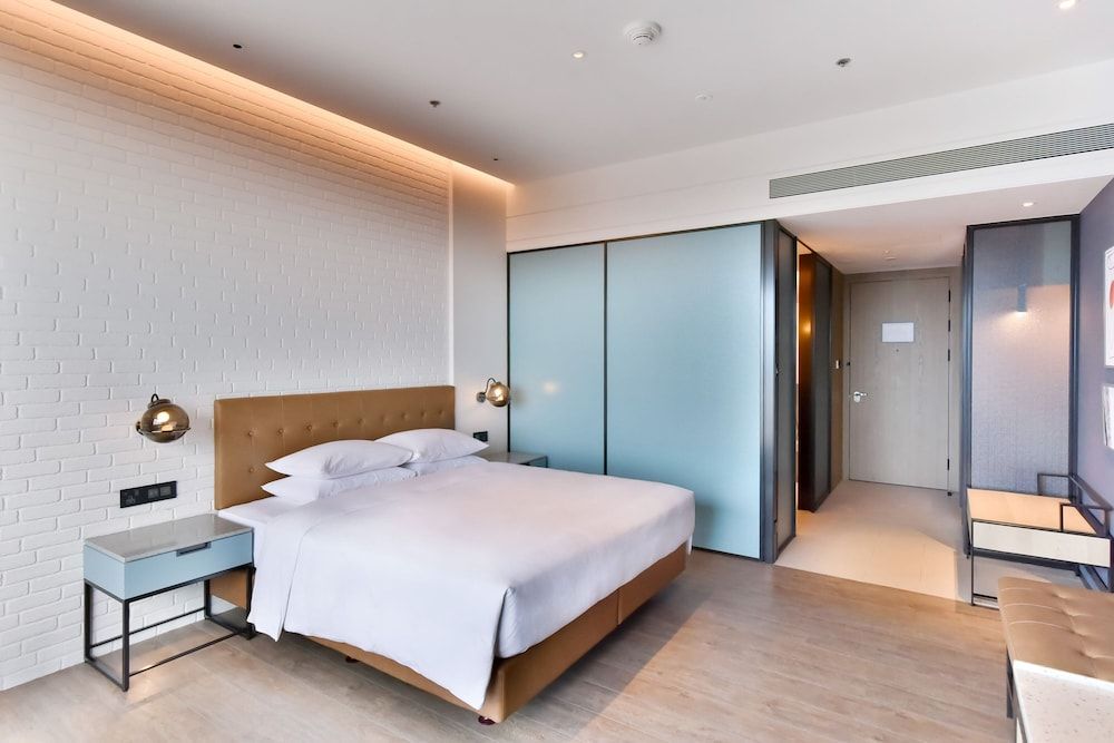 Deluxe Room, 1 King Bed