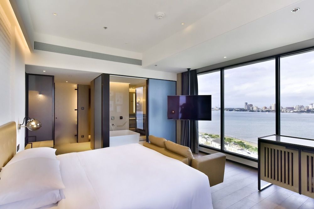 Premium Room, 1 King Bed