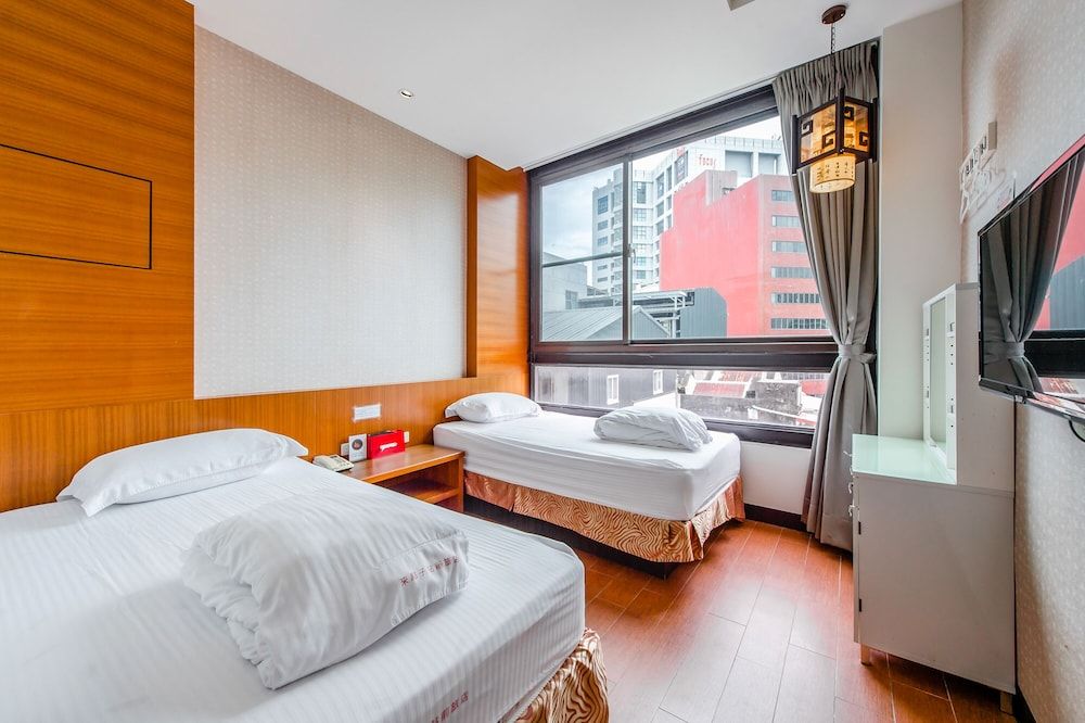 Lightness Hotel Twin Room, City View 2