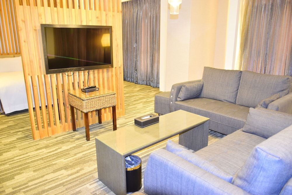 Ali Mountain Oriental Pearl International Hotel Deluxe Suite, 1 Queen Bed, Non Smoking 13