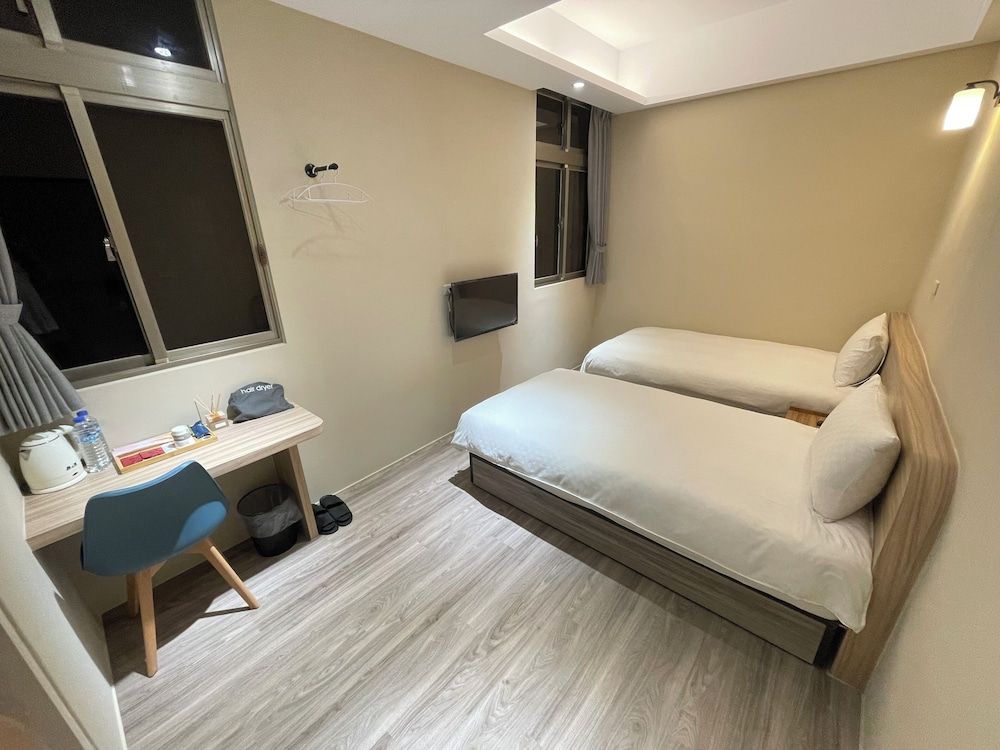 Shuntai Inn Twin Room 4