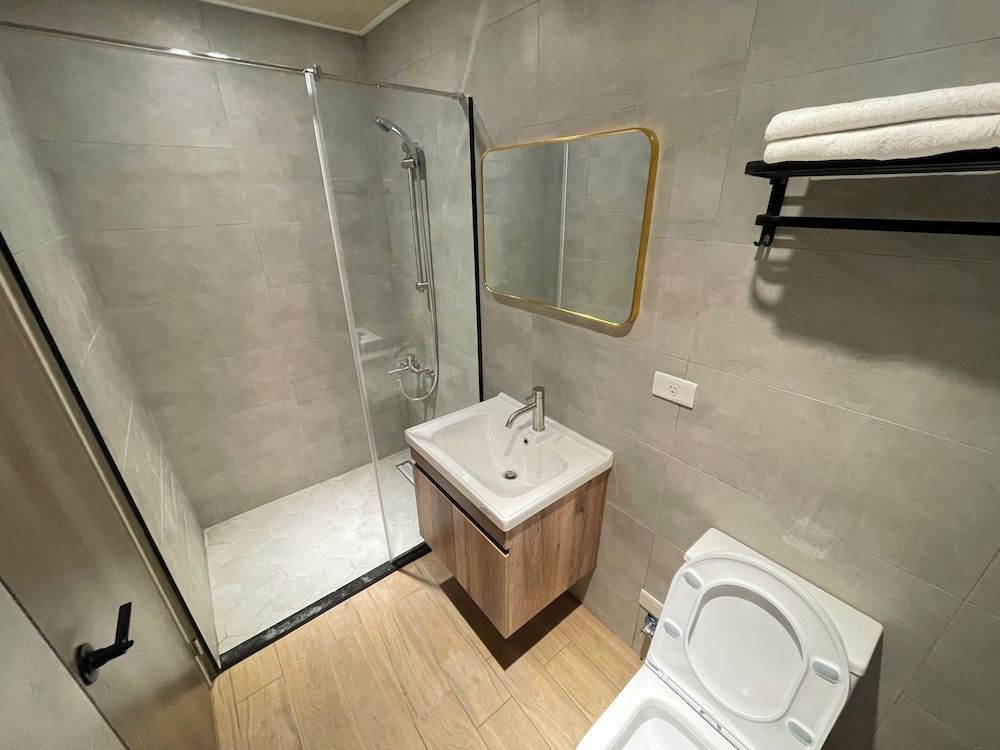 Shuntai Inn Twin Room 6