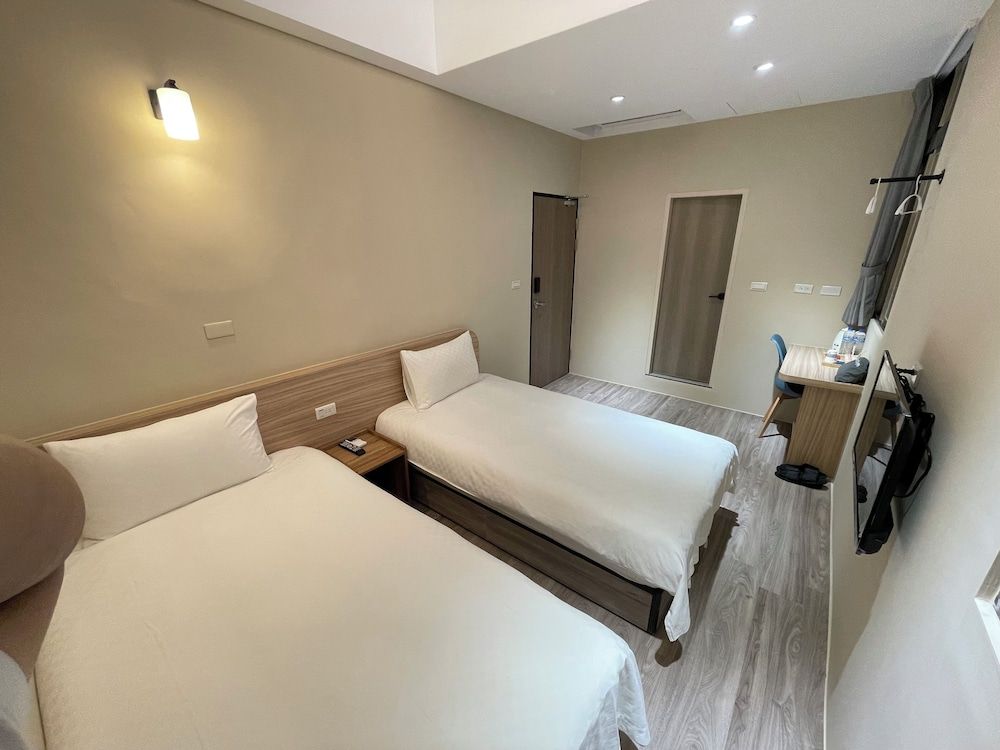 Shuntai Inn Twin Room 2