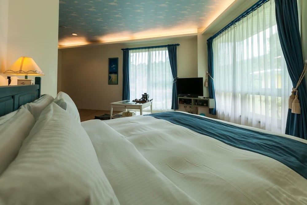 Tree Lake B&B Romantic Double Room 2