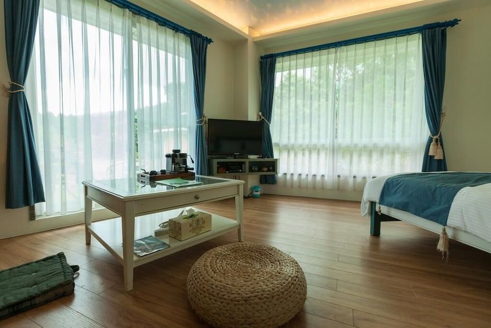 Tree Lake B&B Romantic Double Room 9